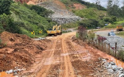 Vía Velacruz-Río Pindo cerrada por el MTOP