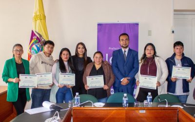 La Prefectura entregó 12 becas completas en Catamayo
