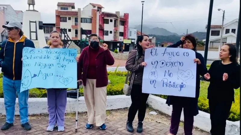 Lojanos se cansaron de no tener agua en sus casas