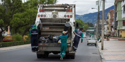 Sólo un tercio de los recolectores de basura funcionan en Loja